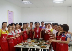 南寧月嫂娘子軍家政致：愛美的寶媽們，春節(jié)不增重你得這樣吃哦！